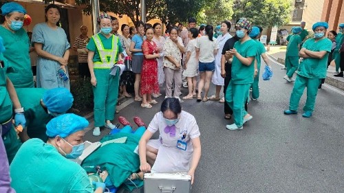 <i style='color:red'>雅安</i>仁康醫(yī)院舉行應(yīng)急疏散演練