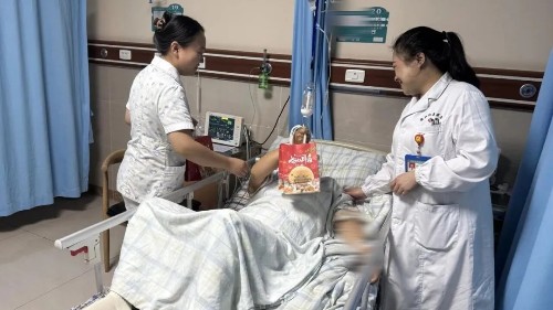 <i style='color:red'>雅安仁康</i>醫(yī)院為患者發(fā)放月餅禮包傳遞節(jié)日祝福